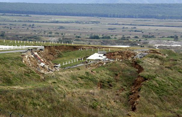 CJ: Deficienţele de la Aeroportul Sibiu, remediate pe banii constructorului