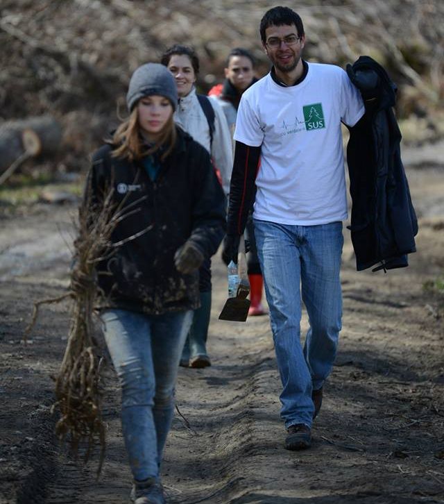 Peste 250 de voluntari au plantat puieți pe o suprafață de 2 hectare, la Slimnic