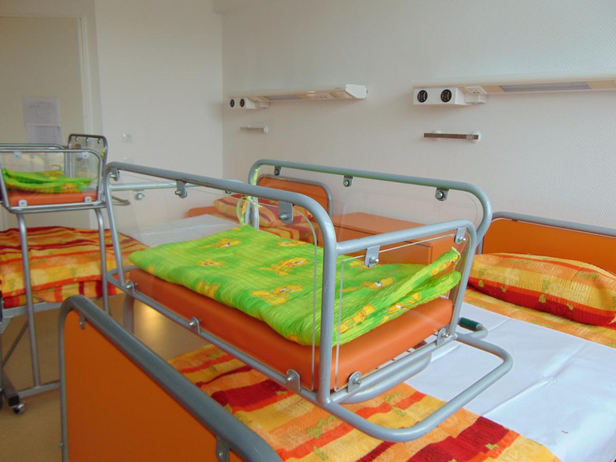 VIDEO: S-a tăiat panglica la maternitate. Lucrările de modernizare au fost finalizate