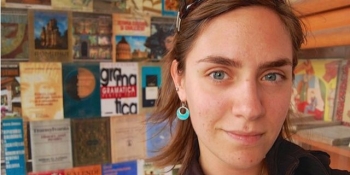 O americancă, profesoară în România, a scris un material despre experiența trăită aici. „Manelele reprezintă un cancer pentru urechi”
