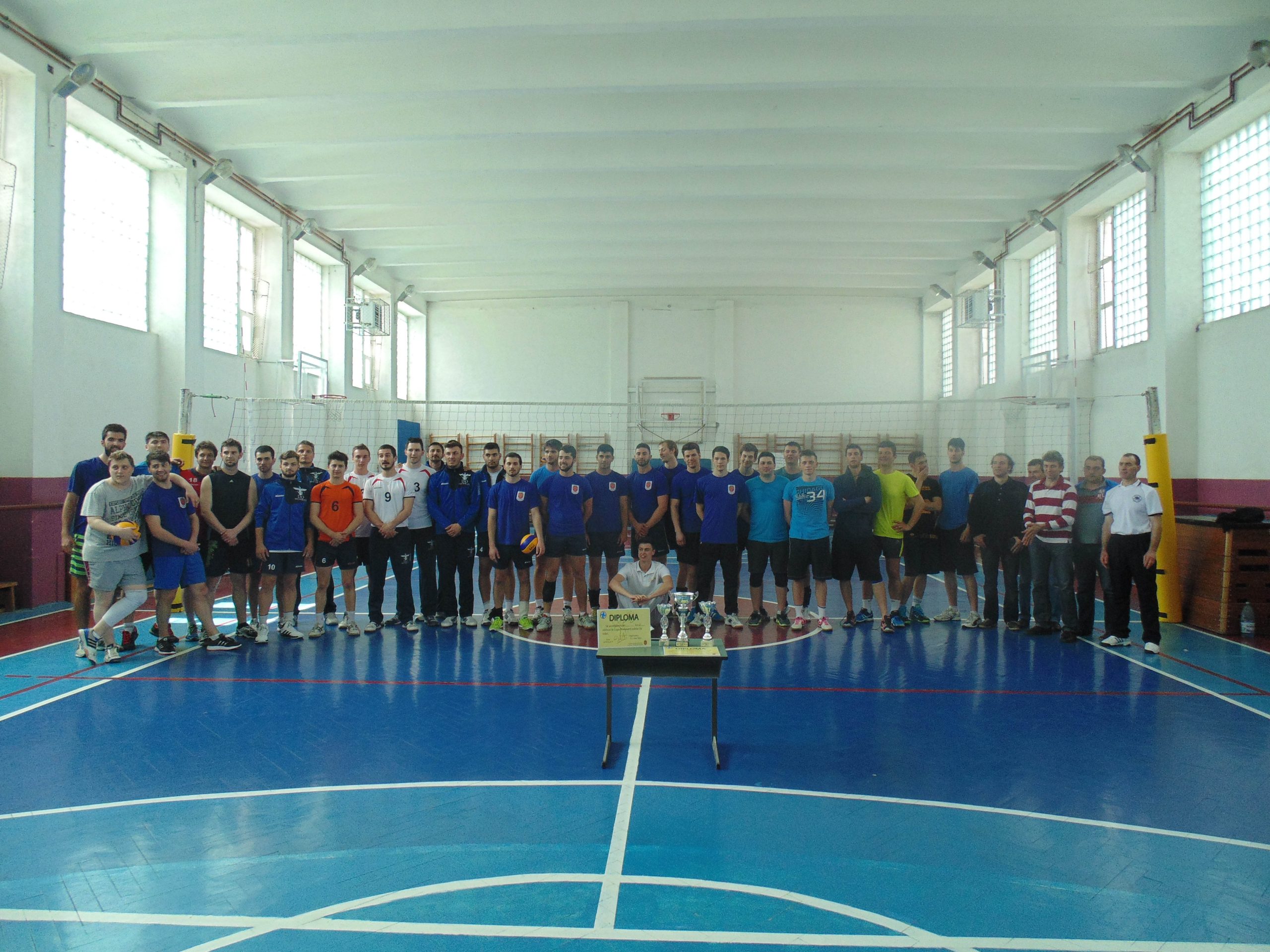 „Cupa Primăverii” la volei masculin : o sărbătoare a minivacanţei de început de mai, şi o şansă pentru oaspeţi de a cunoaşte Sibiul