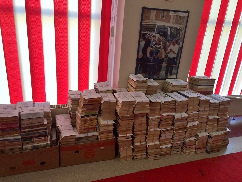 Doamnele social-democrate donează peste 400 de cărți școlilor din Județ