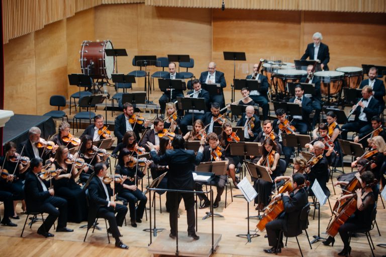 Filarmonica de Stat Sibiu încheie stagiunea aniversară cu un spectacol pe măsură