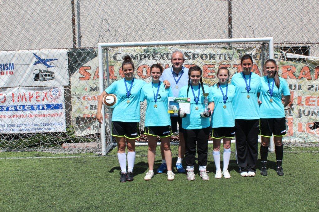 Fetele de la Liceul Teoretic „Constantin Noica” au câştigat Turneul de Fotbal Feminin organizat de Consulatul German