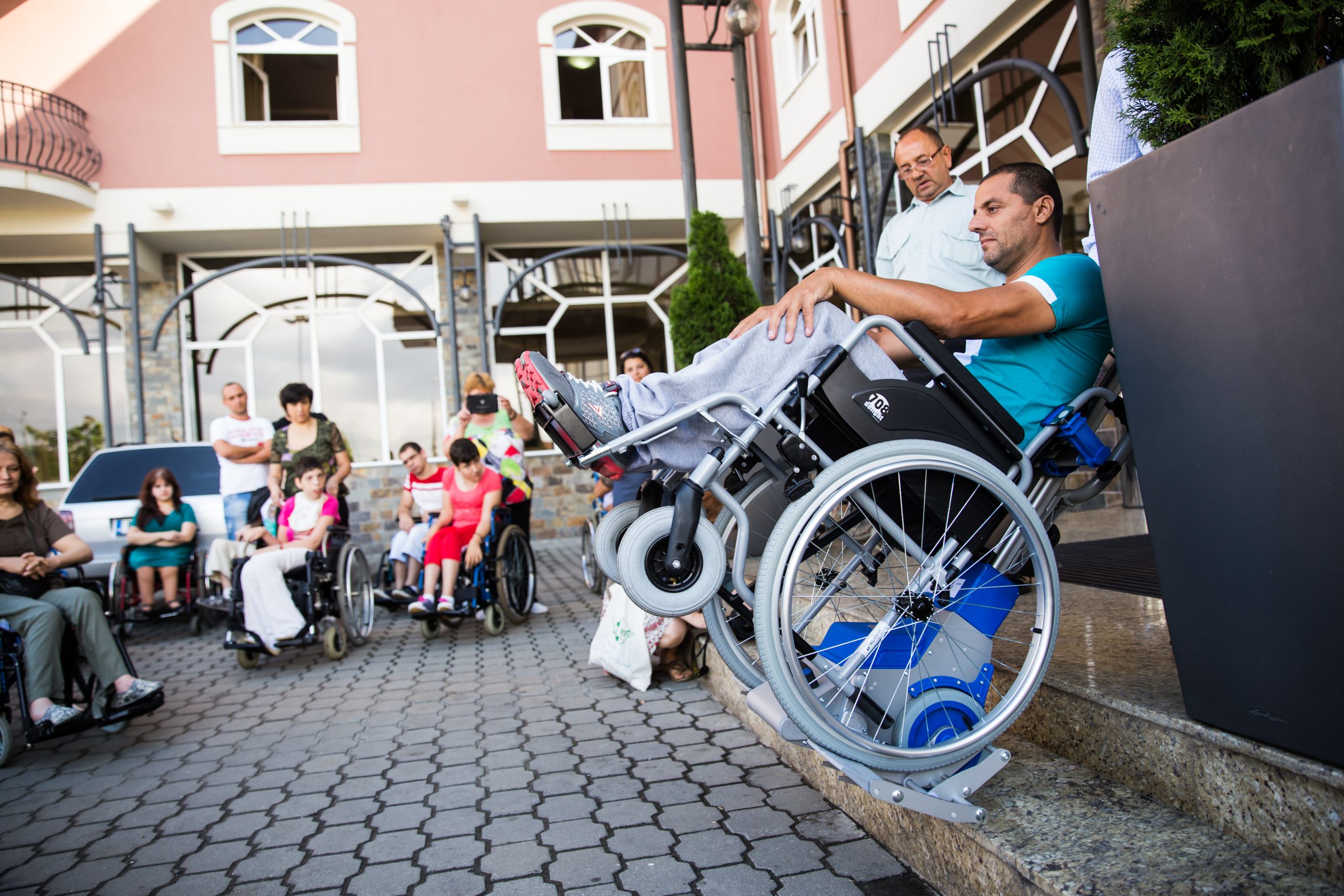 Persoanele cu dizabilități din Sibiu au prima mașină adaptată nevoilor lor, în regim de taxi