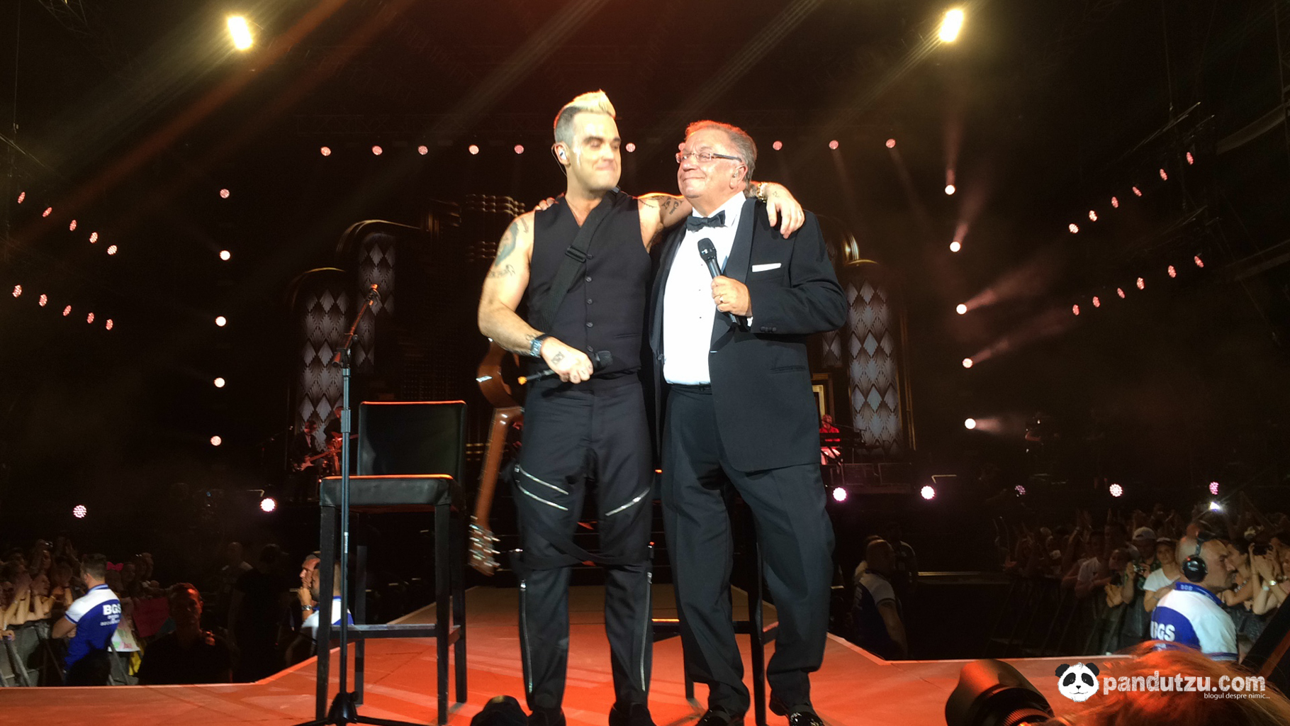 Robbie Williams a descoperit că e iubit la noi: „România, ai fost al naibii de minunată”!