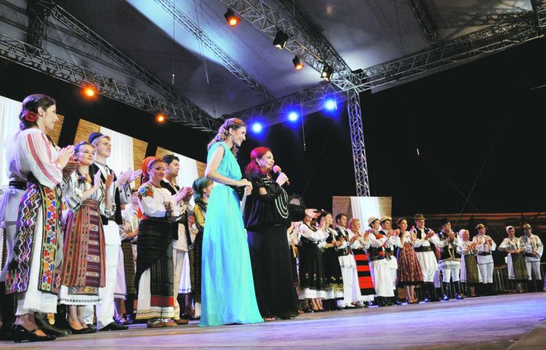 INTERVIU Silvia Macrea: Încercăm să transformăm Sibiul, timp de cinci zile, în citadela folclorului autentic / Programul Festivalului „Cântecele Munților”