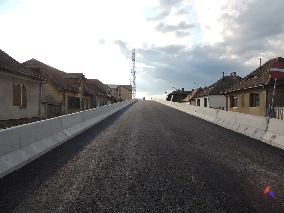 A început turnarea asfaltului pe viaductul Mihai Kogălniceanu – Calea Șurii Mici