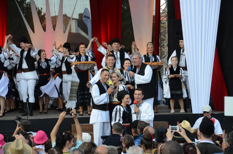 Programul Festivalului Internaţional de Folclor „Cântecele Munţilor”,  ediţia XL-2015
