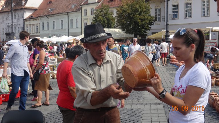 220 de meșteri au participat la Târgul Olarilor