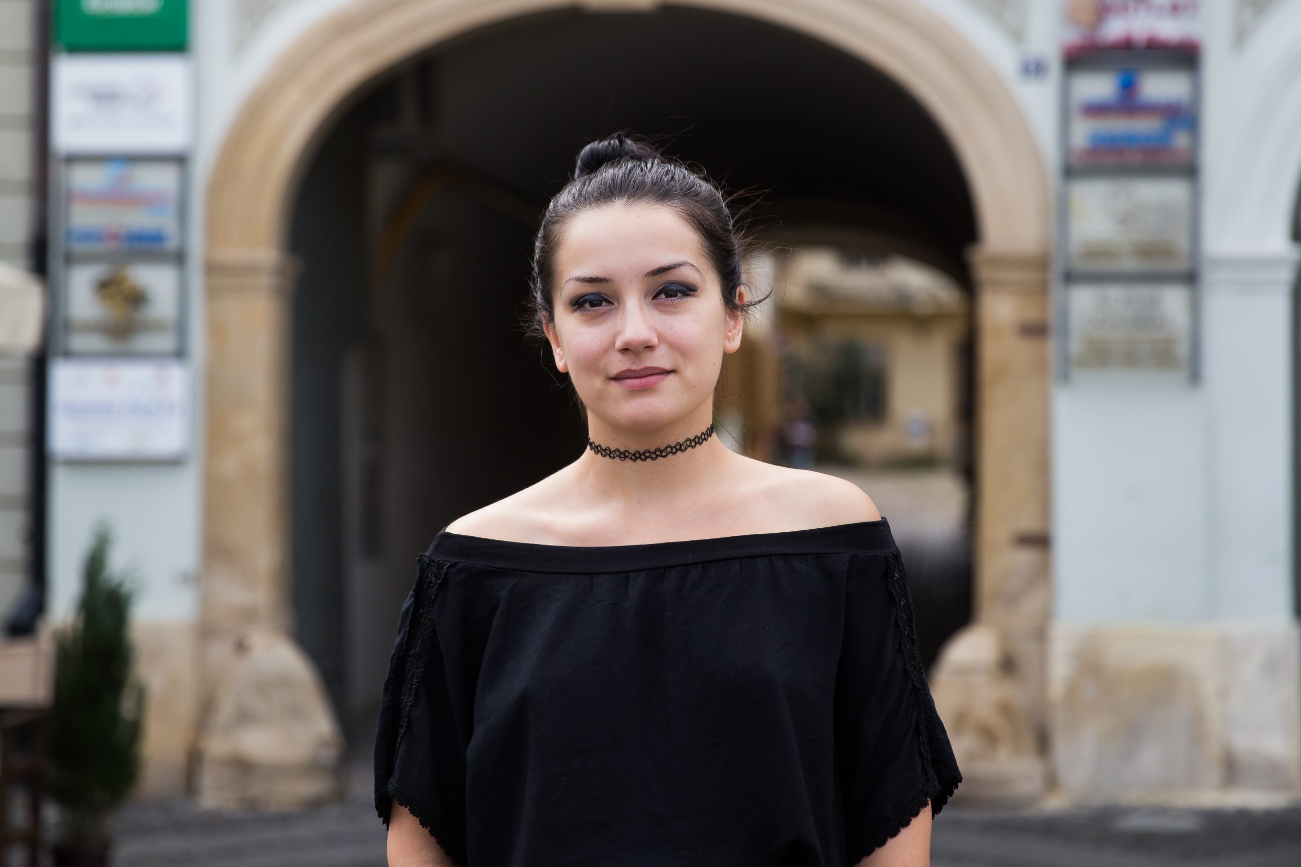 Oana Marin – „În actorie, fie ești stâncă, fie îți asumi pur și simplu riscul de a-ți fi retezat capul”