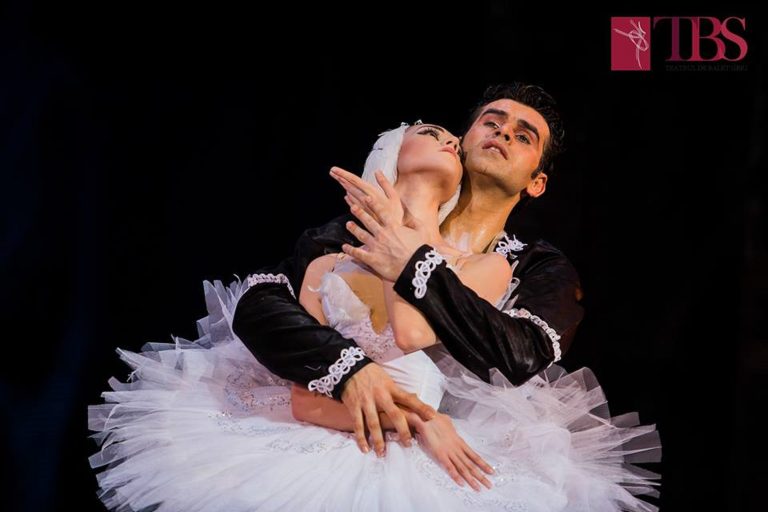 „Lacul Lebedelor” – primul spectacol din stagiunea 2015-2016 la Teatrul de Balet Sibiu