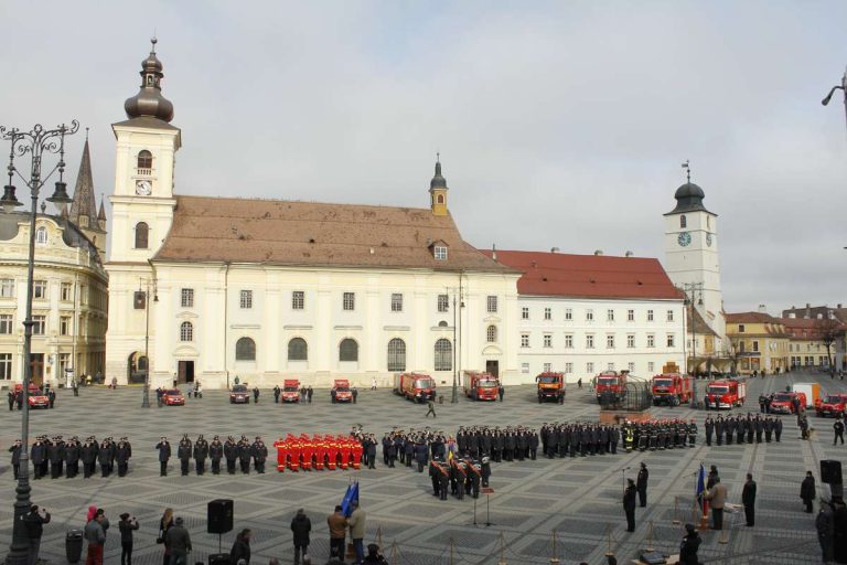 ISU sărbătorește Ziua Pompierilor în Piața Mare