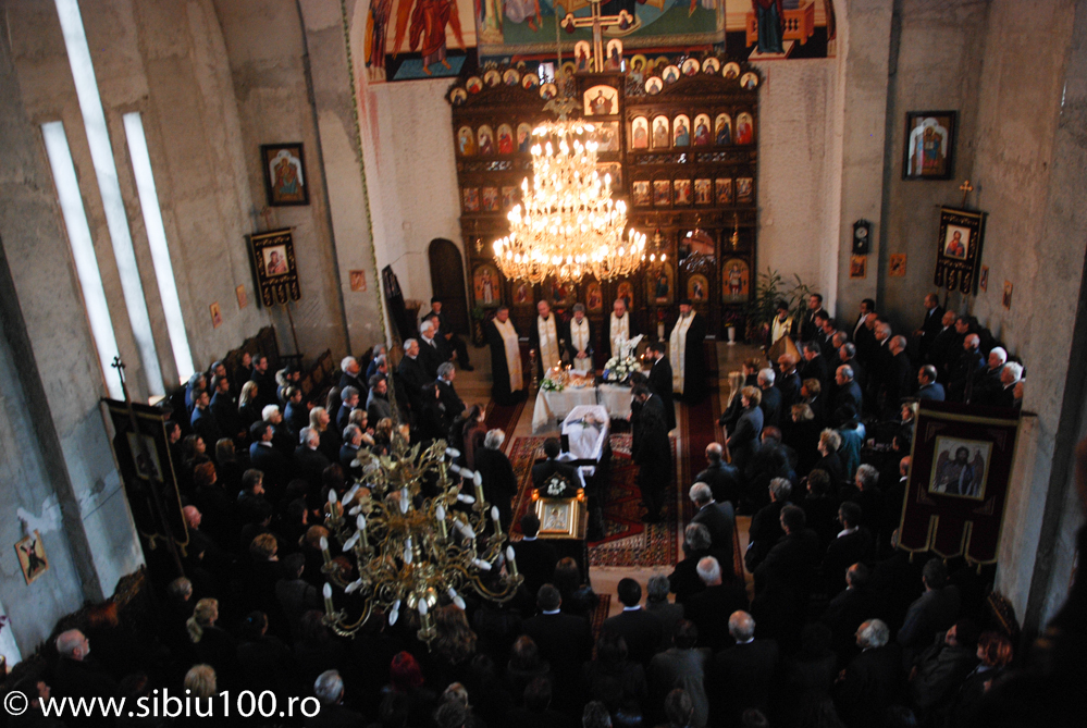 Galerie Foto: Marcel Piteiu, condus pe ultimul drum. Aproape 1.000 de oameni au participat la înmormântare