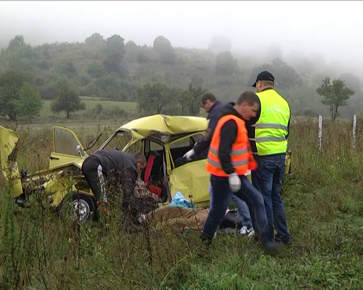 FOTO: Accident grav pe DN1, la Sălişte. Un bărbat a murit iar soţia lui a fost grav rănită