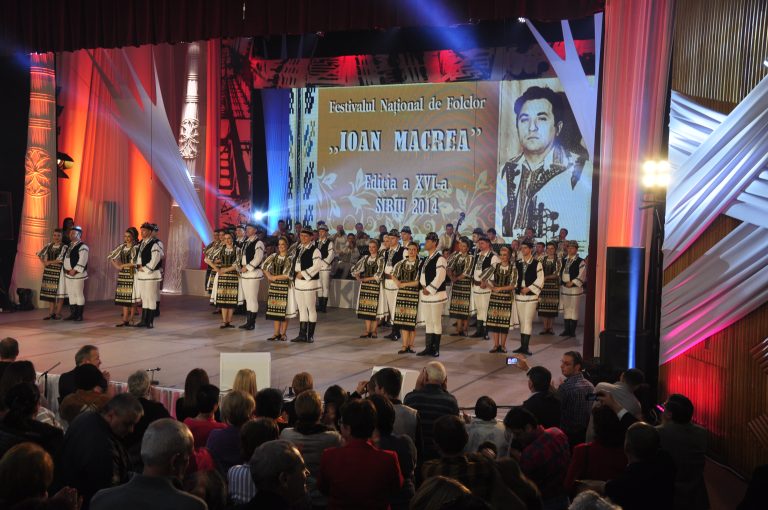 Zile de sărbătoare în cadrul  celei de-a XVII-a ediţii a Festivalului Naţional de Folclor „Ioan Macrea”