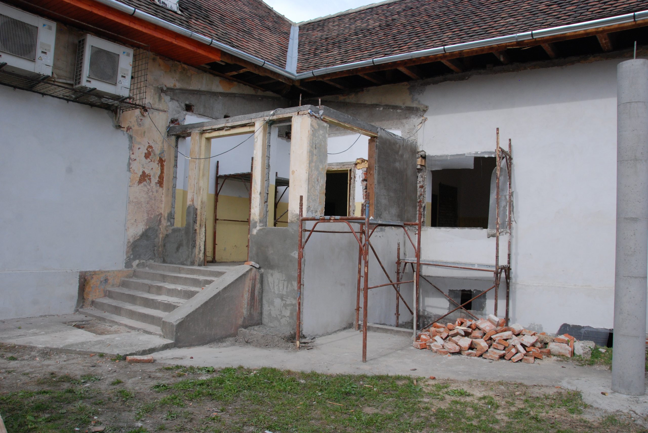 Școala Gimnazială din localitatea Tîrnava a intrat în reabilitare
