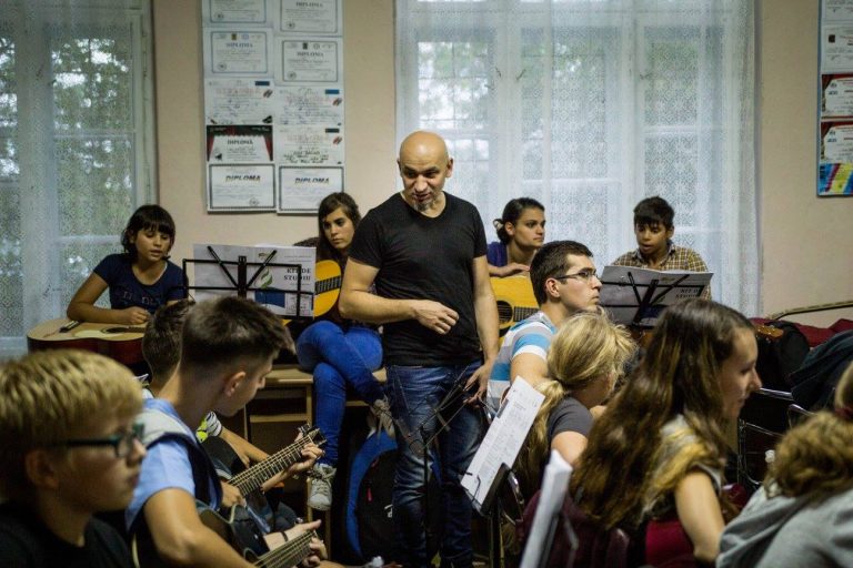 Toți chitariștii de la Sibiu Guitar Meeting primesc bilete la Satriani