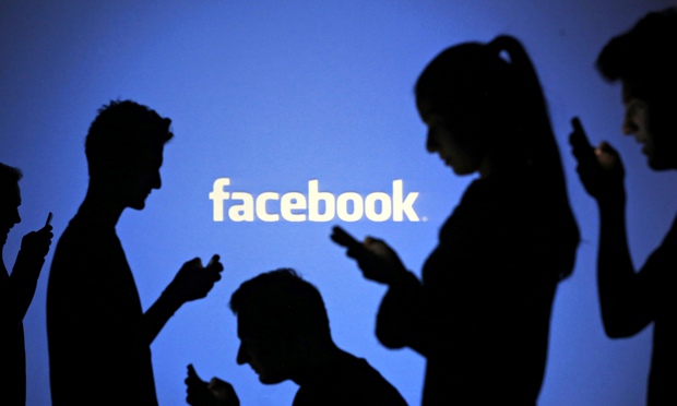 Adevăratul preț al dependenței de Facebook. Ce spune psihoterapeutul