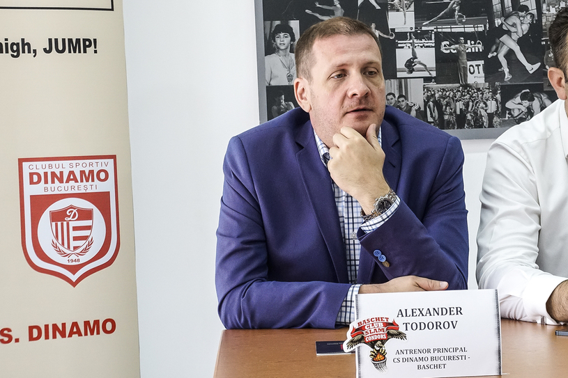 Antrenorul lui Dinamo, laudă pentru jocul şi forma fizică a galben-albaştrilor. Alexander Todorov : „CSU Sibiu este echipa care joacă cel mai rapid baschet din Ligă”