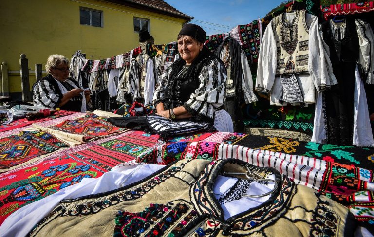 Meșteșugarii Târnăvioarei ajung duminică în Piața Mică