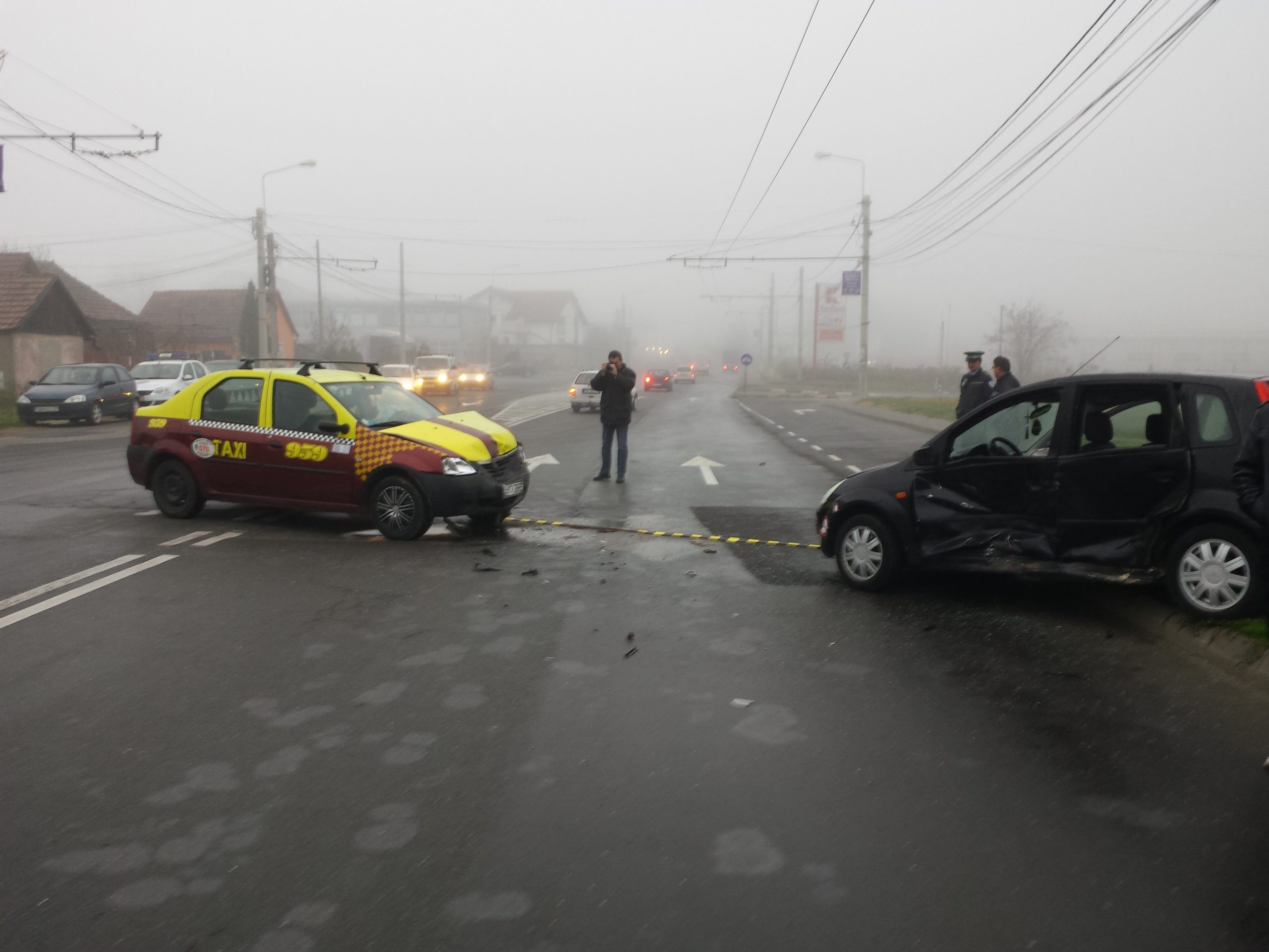FOTO: Accident pe Șoseaua Sibiului din Mediaș, trei persoane au ajuns la spital