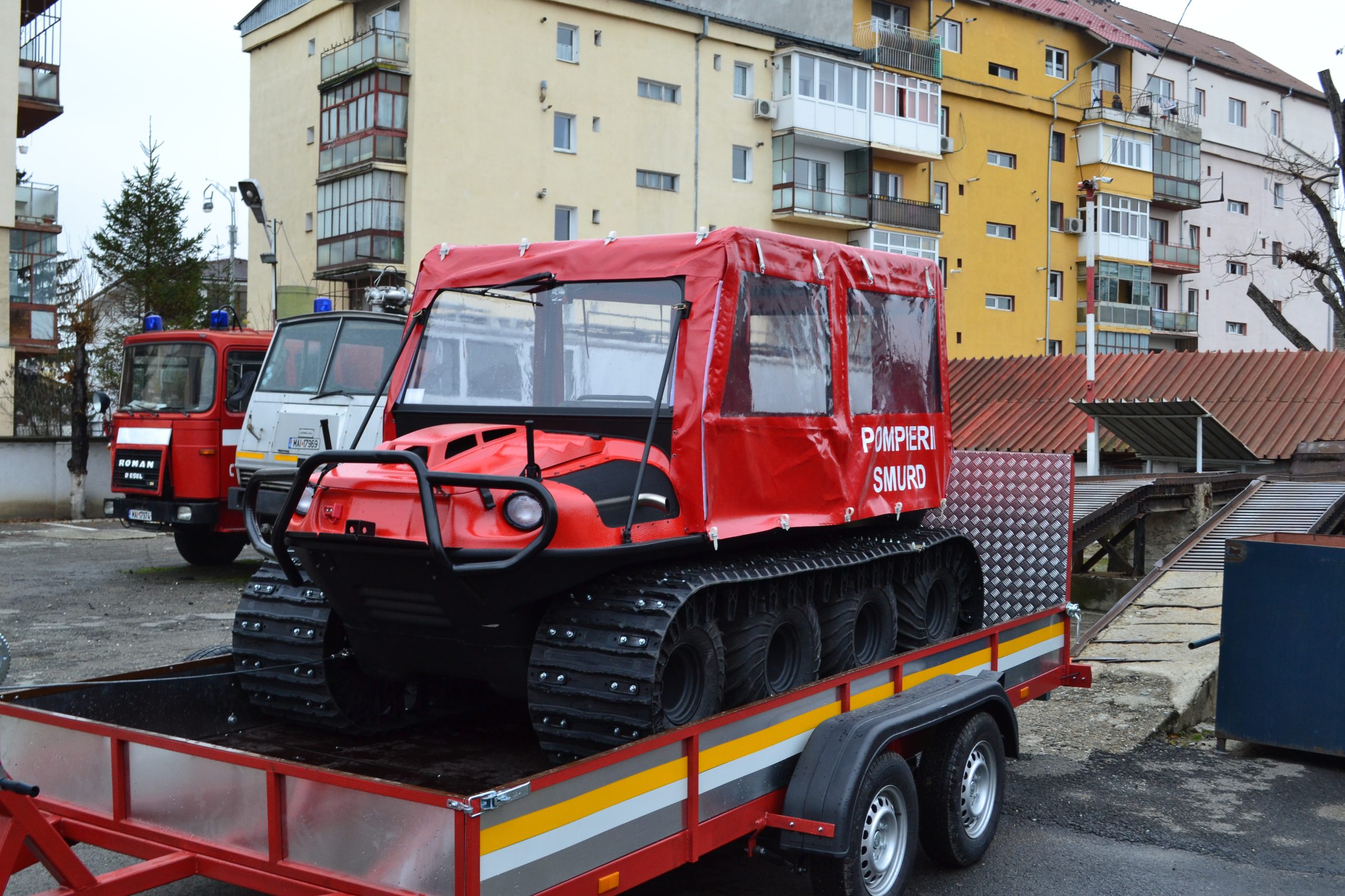 Autospecială șenilată, în parcul auto al ISU Sibiu