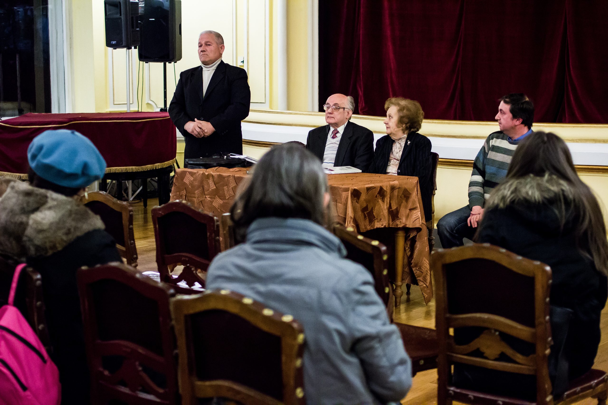 Soţii Popa au lansat cartea „Vasile Aaron – miracole mitologice şi învăţături moral creştine”