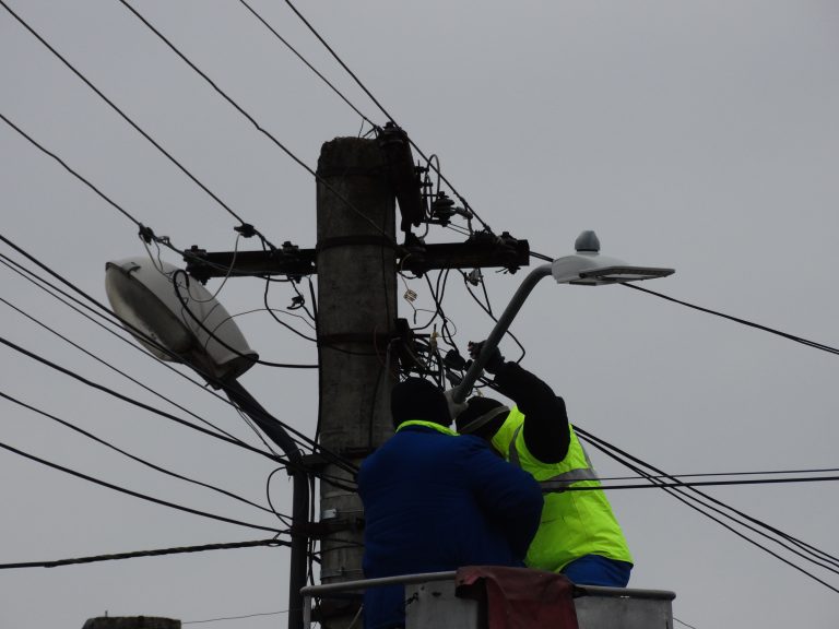 Județul Sibiu rispește banii pe energie, dar este sub Suceava sau Teleorman, la iluminatul străzilor. Autoritățile plătesc 64% din facturile la electricitate doar pe iluminat