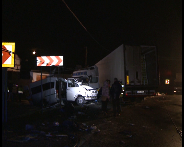 FOTO: Trei oameni au murit într-un accident în Apoldu de Sus