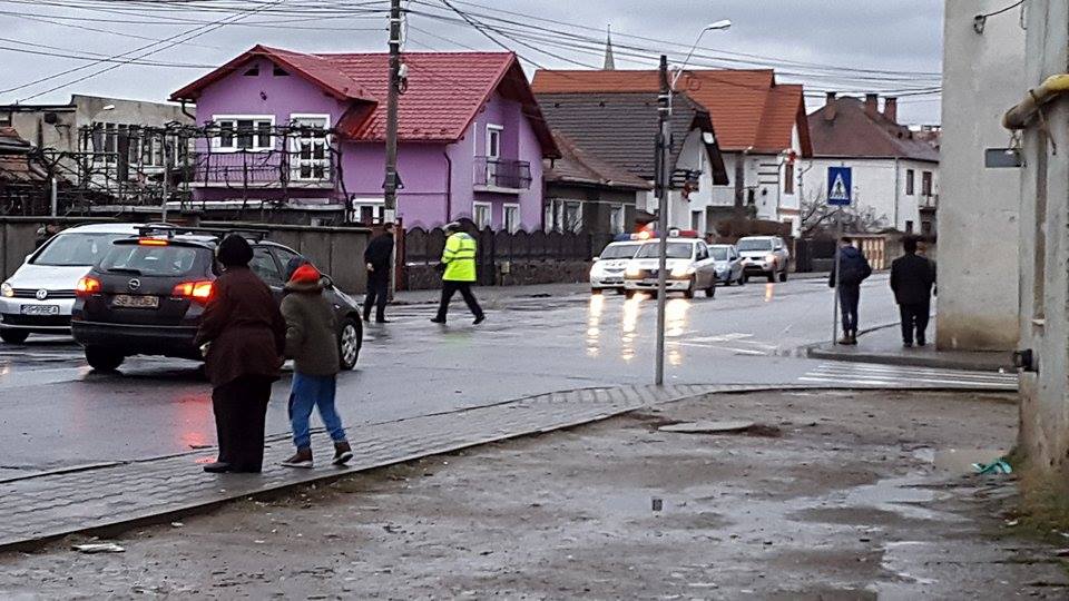 FOTO: Un minor și o femeie din Mediaș au fost loviți de o mașină