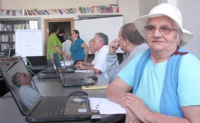 Cursuri de operare calculator pentru persoane vârstnice, la Copșa Mică