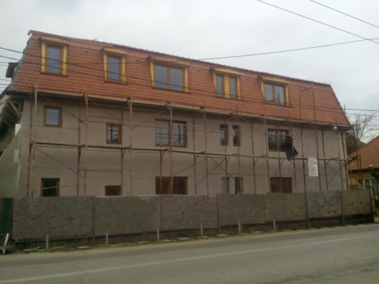 Aparate de fitness într-un centru ultramodern al vârstnicilor din Mediaș