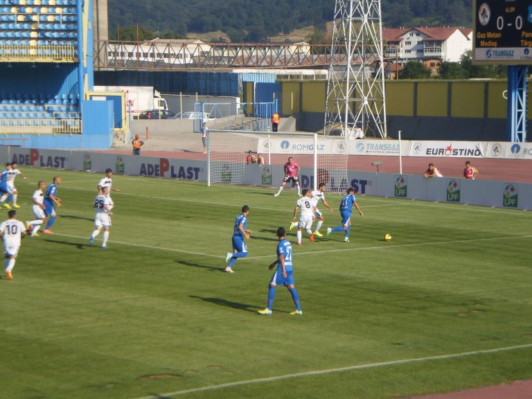 Victorie în noroi: FCM Baia Mare – Gaz Metan Mediaș 0-1