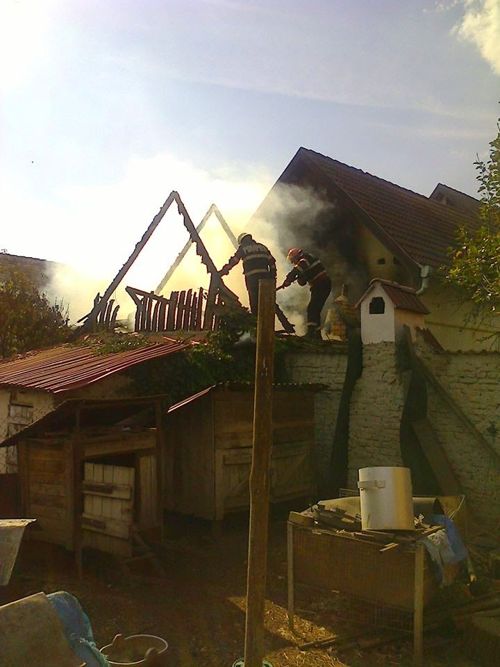 Șopron și magazie în flăcări, la Agârbiciu