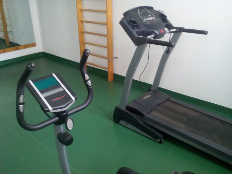 Profesorii și elevii de la Liceul „Axente Sever” Mediaș au sală de fitness
