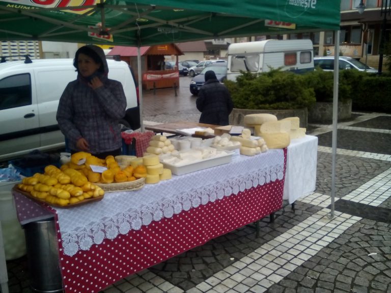 GALERIE FOTO – S-a deschis Târgul de Paști din Mediaș