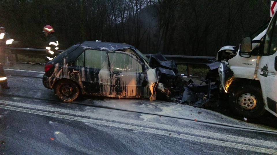 Accident grav la Bradu, doi bărbaţi au fost răniţi