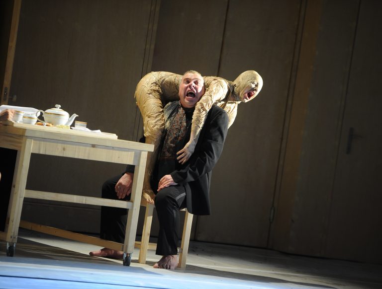 Teatrul Național „Radu Stanca” joacă în premieră spectacolul OIDIP la Beijing