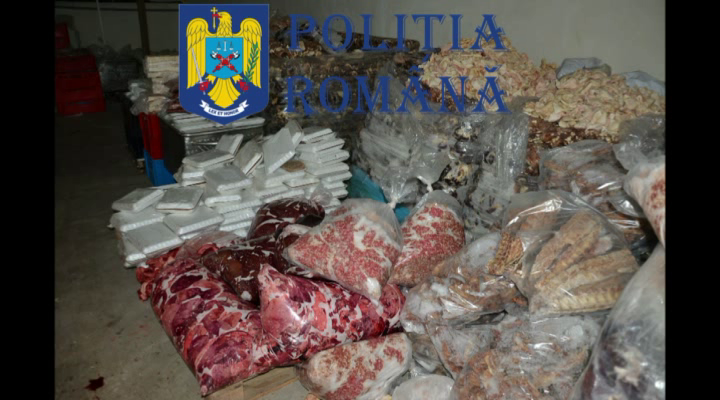 FOTO: Tone de carne si haine contrafăcute, confiscate