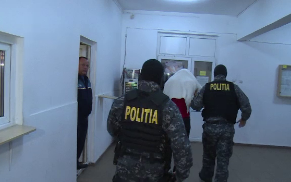 Un nou caz socant in Romania, dupa episodul din Vaslui. Sapte tineri din Dambovita ar fi violat o fata de 16 ani