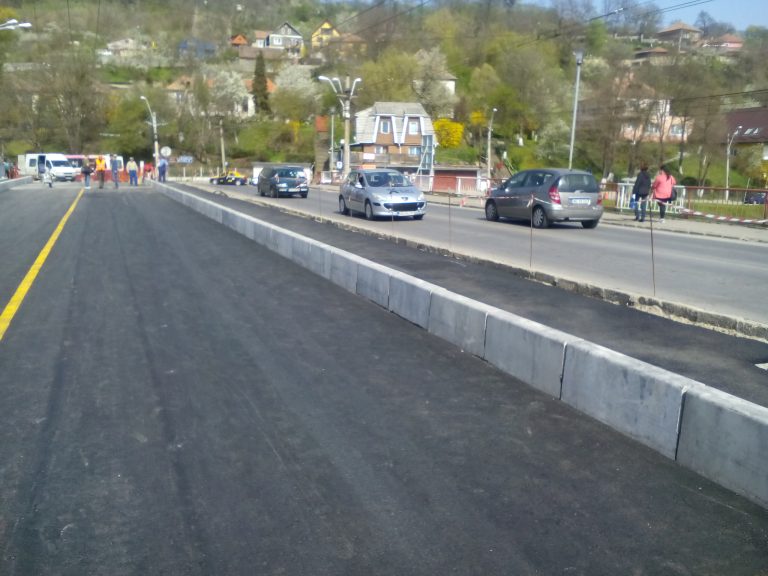 Circulație închisă pe un sens al podului peste râul Târnava Mare din Mediaș