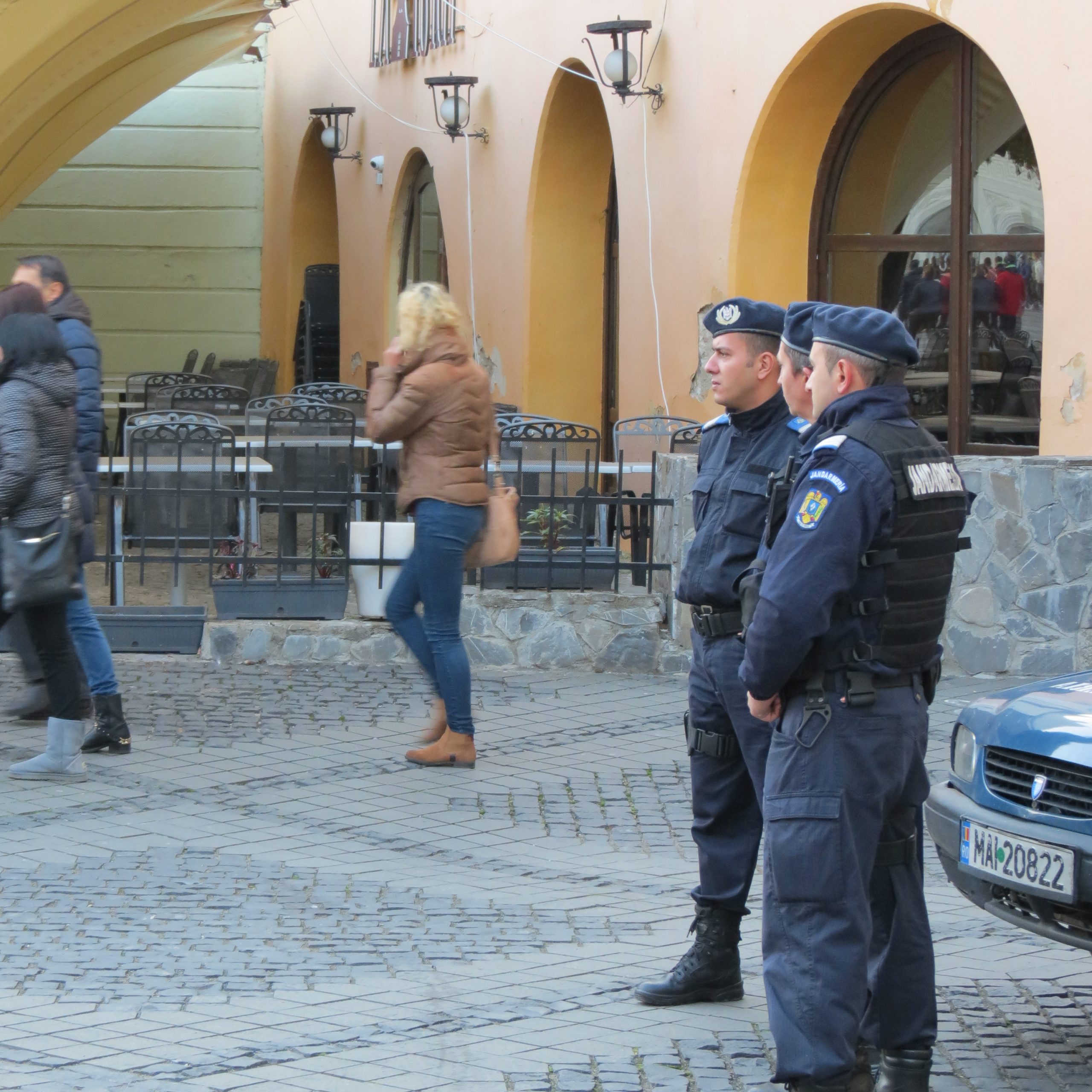 Pentru sărbători în siguranţă, jandarmii, poliţiştii şi pompierii sunt la datorie