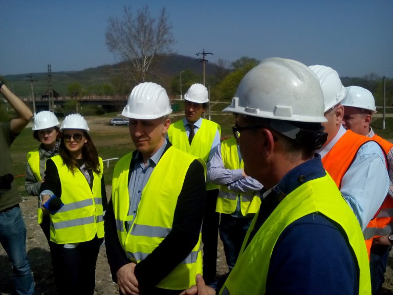 GALERIE FOTO – Ministrul Transporturilor, în inspecție la șantierele căii ferate Copșa Mică, Tîrnava și Sighișoara