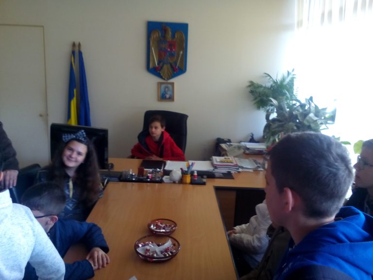 GALERIE FOTO: Elevii din Mediaș l-au luat la întrebări pe primarul orașului