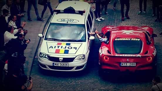 Poliția bate palma cu unul din cei mai bogați șoferi din lume