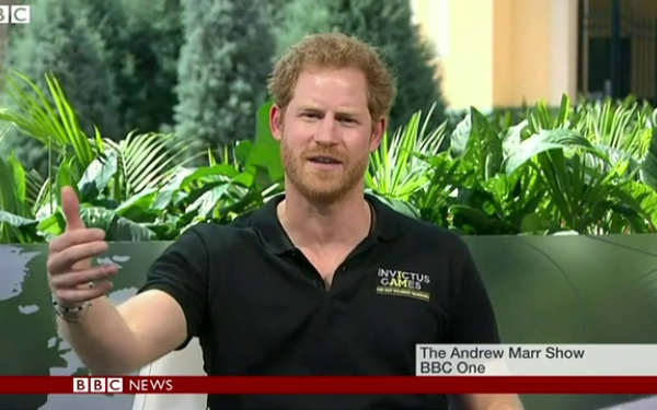 Printul Harry critica „amestecul neincetat” al tabloidelor in viata sa privata