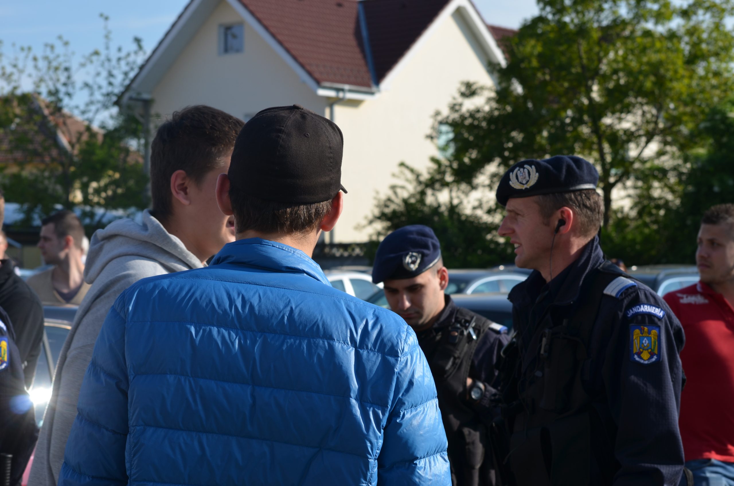 Adolescent dat în urmărire naţională găsit de jandarmi
