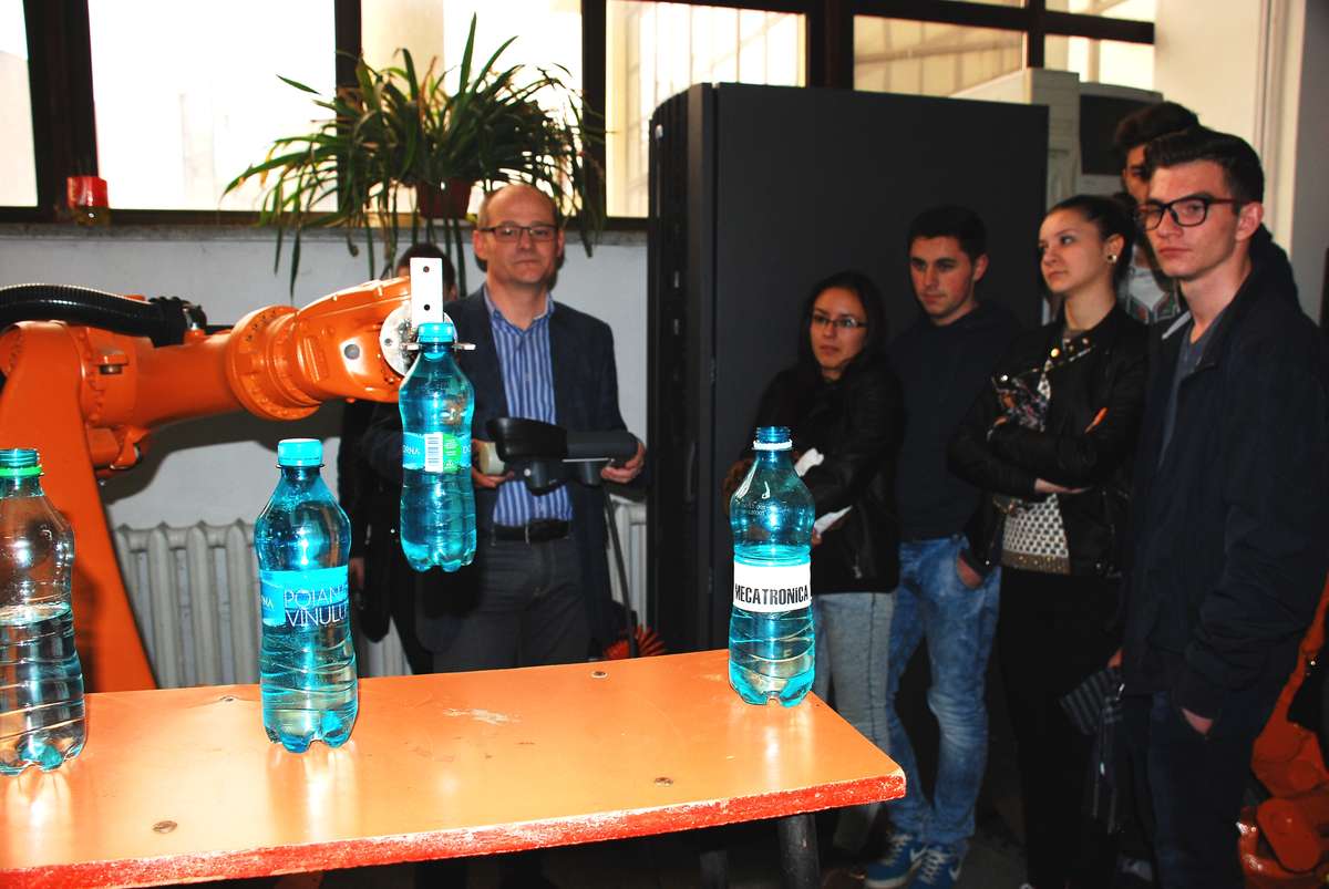 Studenti sibieni, premiati la un concurs de mecatronica
