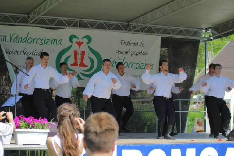Sute de dansatori maghiari ajung în Mediaș